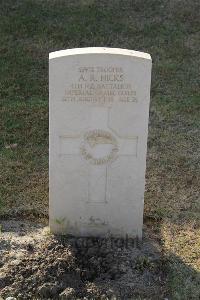 Ismailia War Memorial Cemetery - Hicks, Albert Robb
